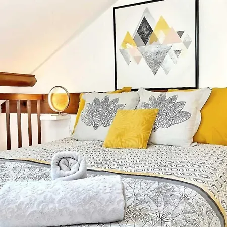 Yellow Home-by So'serenityhome-balcon Vue Montagne-mezzanine Apartment